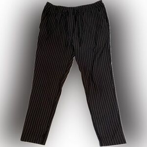 Lululemon Wm’s 8 Black Pinstripe Crop Pants